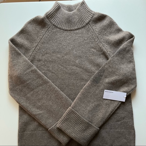 NWT Reformation Garrett Cashmere Oversized Turtleneck - Cacoa - Picture 7 of 7